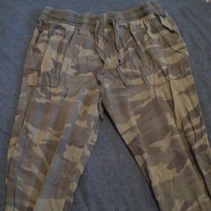 Green Camo Joggers Brand:Splendid Size:Large